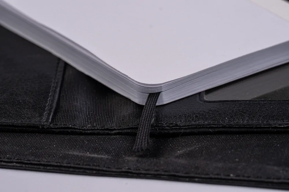 Diář denní A5 Pocket - koženka s klopami a kapsami